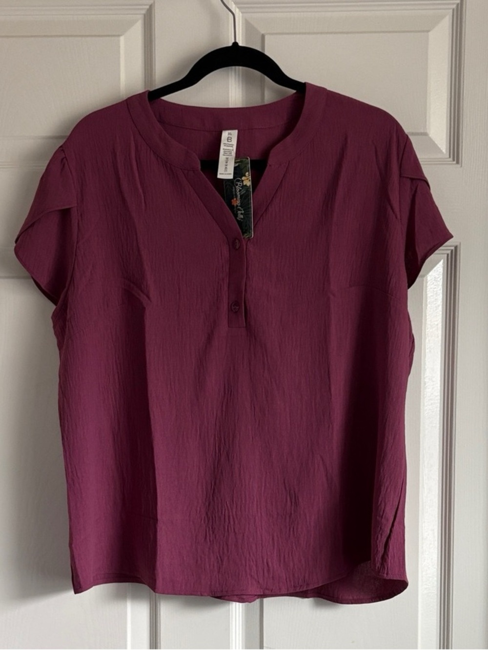 Women's Short-Sleeve Notch Neck Top in Deep Berry